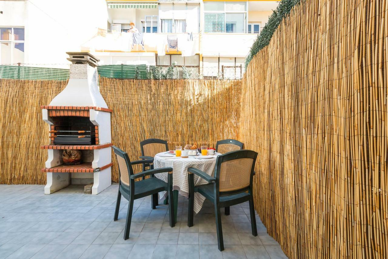 Om Free Caparica Beach House With Barbecue Appartamento Costa da Caparica Esterno foto