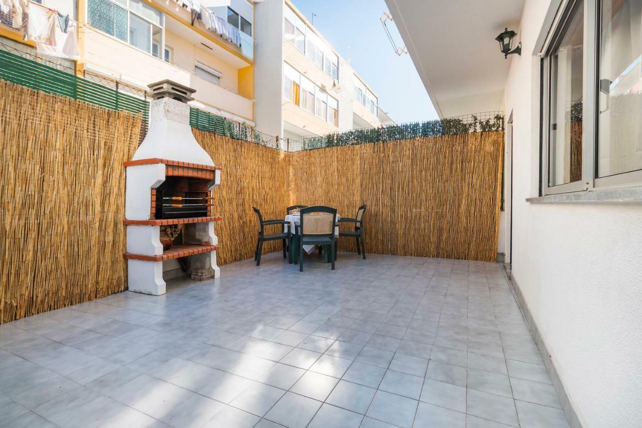 Om Free Caparica Beach House With Barbecue Appartamento Costa da Caparica Esterno foto